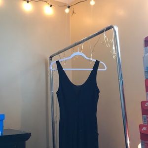 Elegant black jumpsuit with pockets